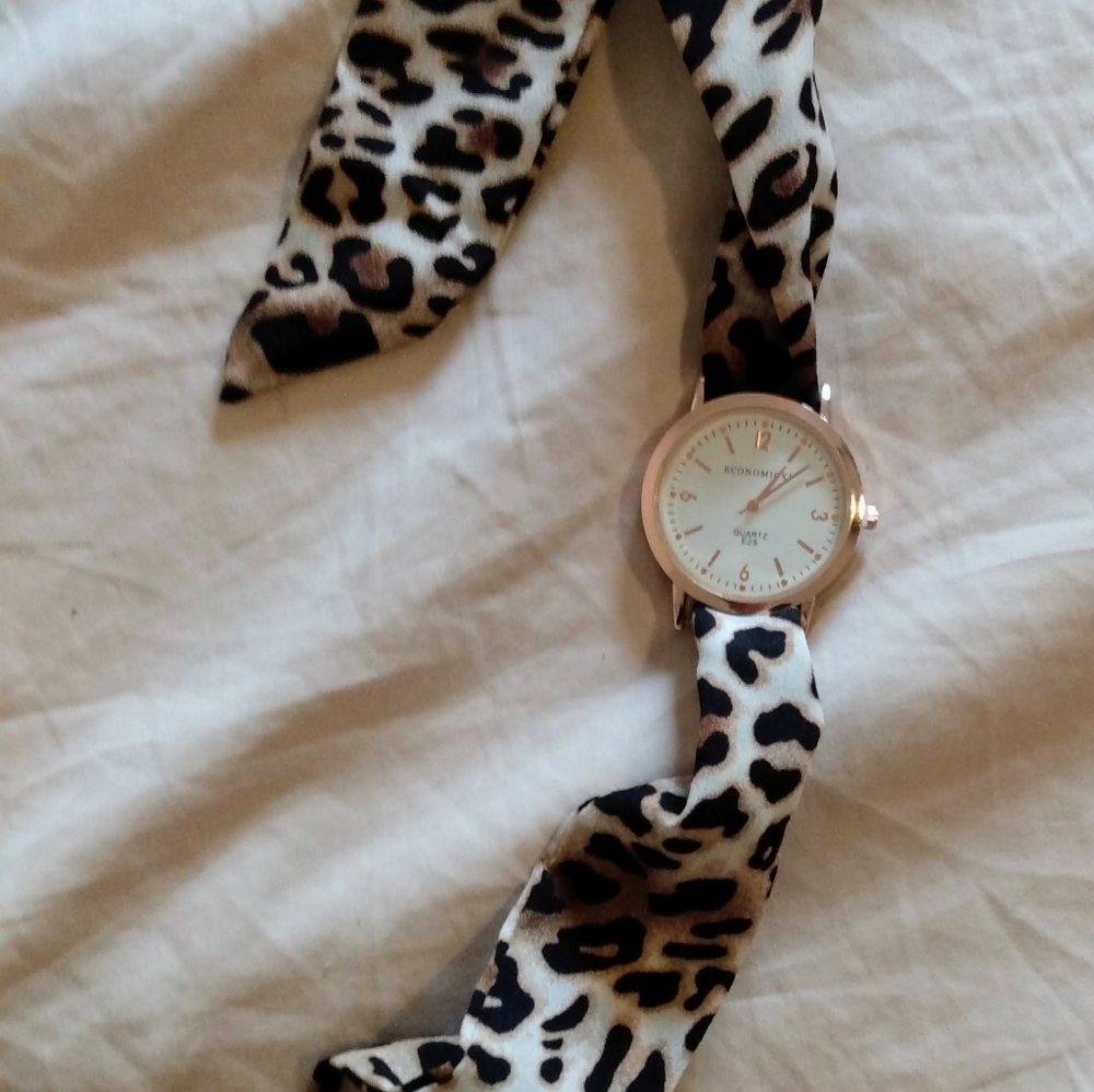 New, Silk leopard print ladies watch. - Picture 3 of 6